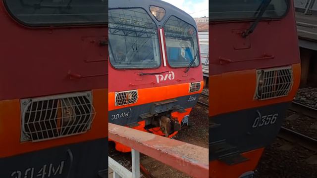 Электропоезд ЭД4М-0356 с сообщением Москва(Курский Вокзал)-Электрогорск на станции Павловский.Посад смотреть онлайн