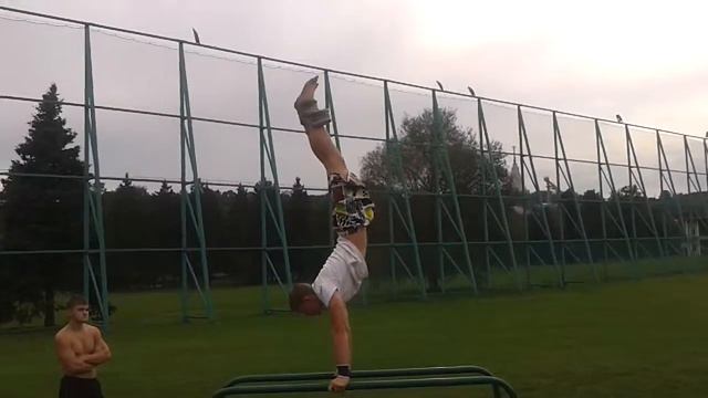 Стойка на брусьях с +6 кг смотреть онлайн