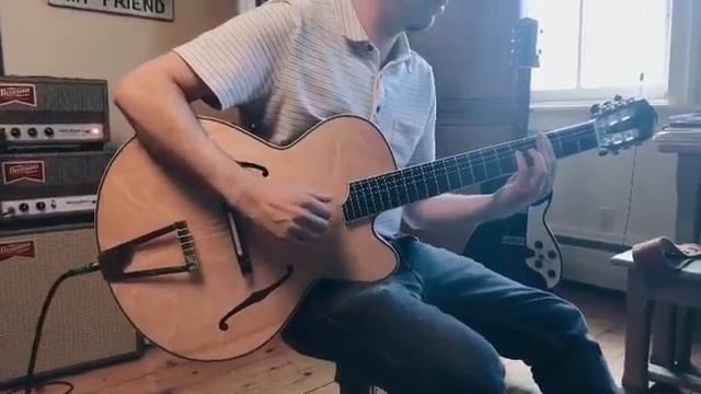 Playing a Slaman nylon string @CR Guitars смотреть онлайн