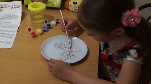 Творчество с детьми. DIY: роспись тарелочки красками. Распаковка набора смотреть онлайн