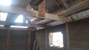 Баня из опилкобетона, поставил под крышу, отличный результат другого крепления лесенок.