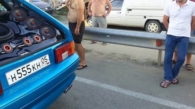 ВАЗ 2114 на R 20 ! ! ! колёсах зажёг прям на посту ДПС смотреть онлайн