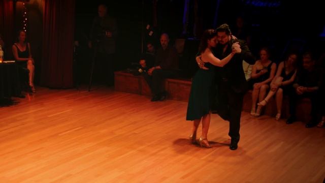 Carolina and Donato perform Mensaje at Alma del Tango Milonga October 20, 2017 - 1 of 3 смотреть онлайн