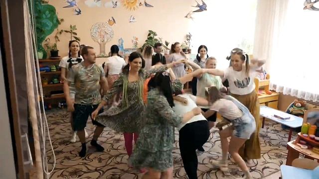 Видео от родителей выпускникам ДОУ 110 «Сапожок». Группа «Незабудки». смотреть онлайн