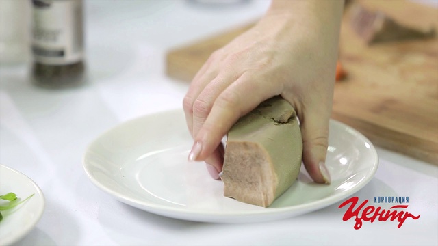 Салат с языком и авокадо. Новогодний рецепт. смотреть онлайн