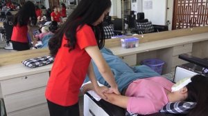 여자가 베트남 이발소에서 받을수있는 서비스  Woman Full Vietnam Barbershop Services Vietnam.