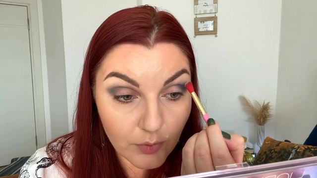 делаю ? METALLIC MAKEUP ? макияж в стиле Денона Ксенон #metallic #grwm #собирайсясомной #крашусь смотреть онлайн