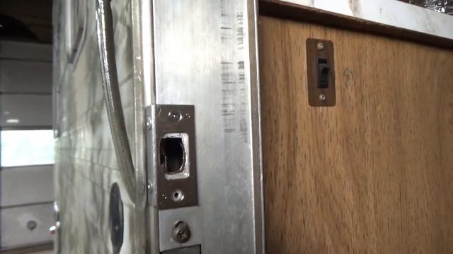 V122 Dead Bolt for Old Motorhome a Fixer Upper смотреть онлайн