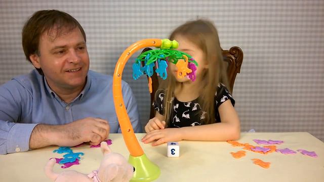 ВЕСЕЛЫЙ ЧЕЛЛЕНДЖ ПАДАЮЩИЕ ОБЕЗЬЯНКИ!!! Распаковываем и играем! Соломия выиграла приз желейки смотреть онлайн