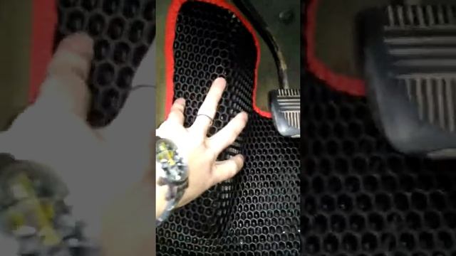 Коврик задевает педаль смотреть онлайн