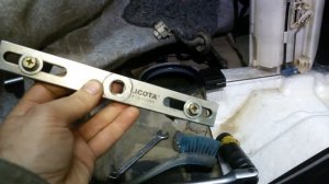 Toyota Highlander. Проблема с указателем уровня топлива. Снятие топливной сборки.