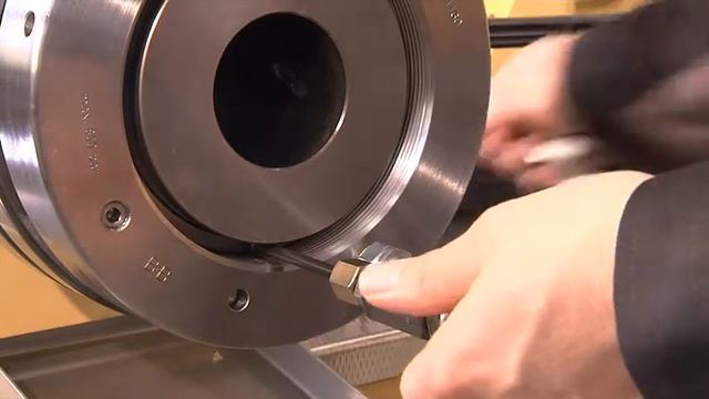 Гидравлический демонтаж радиального сферического роликоподшипника смотреть онлайн