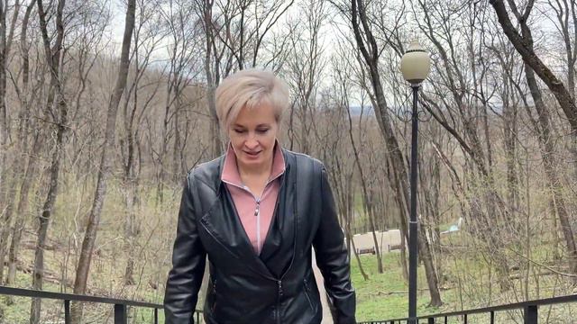 Мой первый ВЛОГ ! МАМА СЪЕЛА КРАПИВУ ?! СДЕЛАЛА ГУБЫ