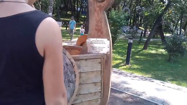 Корабль в кустах. Пошли на звон, вышли на интересную инсталляцию