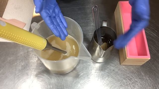 Recipe - Making Cold Process Soap with Rendered BACON 🥓 Fat | Ellen Ruth Soap смотреть онлайн