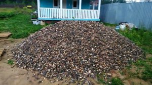 Замер щебня в куче.