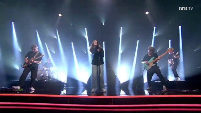 Girl In Red - Bad Idea (live) At Lindmo NRK TV