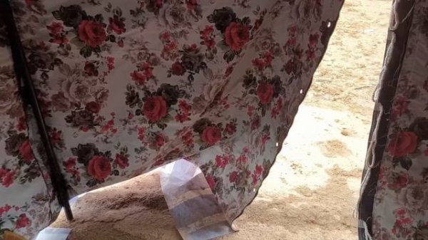 The kind shopkeeper: warming a nomadic family with a blanket by the kind shopkeeper