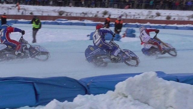 Чемпионат России.Гонки на льду.Суперлига.Командные соревнования.2 этап.2 день.13.12.2015.Заезд №12 смотреть онлайн