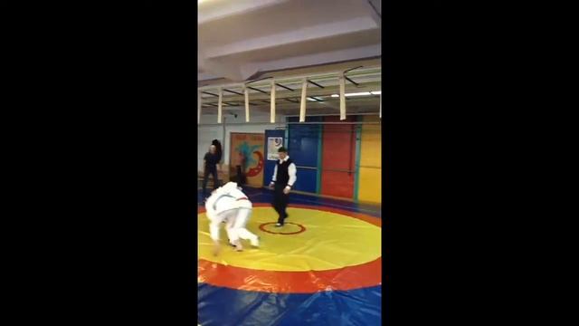 Боец ММА в красном бойца Айкидо смотреть онлайн