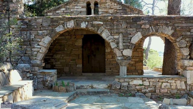 "Άγριες Μέλισσες": Δείτε το παραμυθένιο "Βασιλικό εκκλησάκι" όπου παντρεύτηκαν η Λενιώ και ο Λάμπρο смотреть онлайн