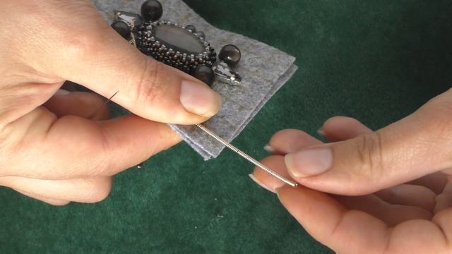 Вышиваем элегантный кулон в винтажном стиле смотреть онлайн