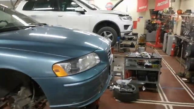 Гараж самообслуживания. Будни автомастерской смотреть онлайн