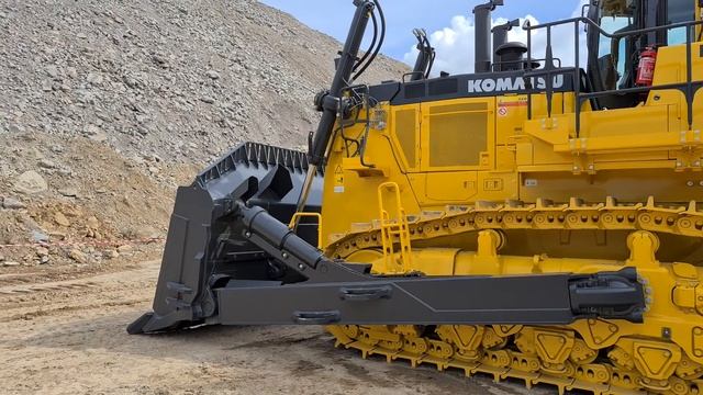 Komatsu D475A-8 (120 T) World Premiere At Oil Shale Quarry In Estonia.