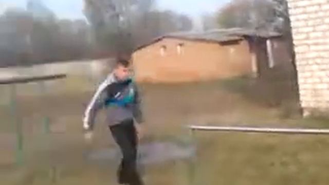 Пацан со стальными яйцами!!! смотреть онлайн