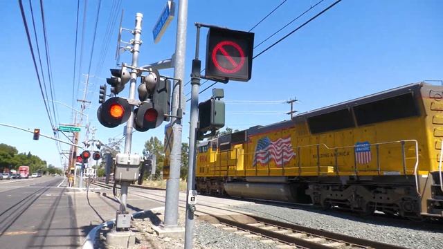 UP 9914 Rocklin Rocket Local, Light Rail - Nimbus Rd. Railroad Crossing (Rancho Cordova CA)