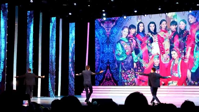 Выступает вокальная группа Караван смотреть онлайн