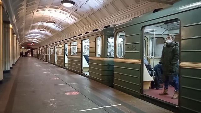 Отправление 81-717/714 5м "Номерной" от станции Театральная смотреть онлайн