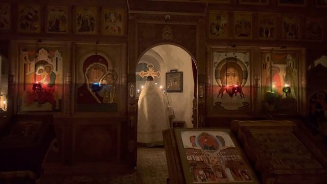 Отец Вадим, иеромонах Оптиной Пустыни на ночной Божественной Литургии в Губино смотреть онлайн