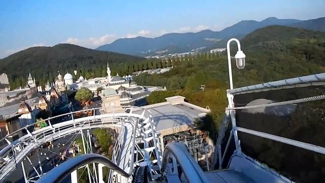 Американские горки X-Train в парке развлечений EVERLAND. смотреть онлайн