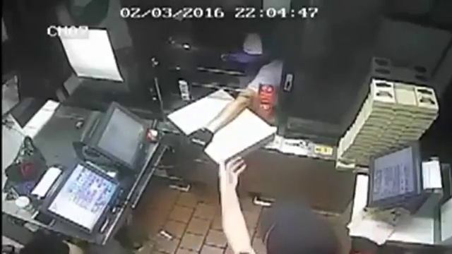 Горе грабитель не смог украсть кассу / This Robber Clearly Failed Geometry Class смотреть онлайн