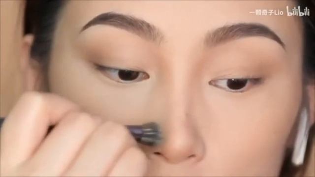 Monica Bellucci 90's Model Makeup смотреть онлайн