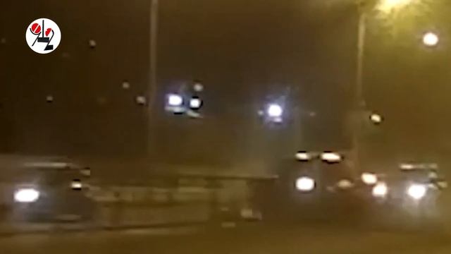 Иномарка пробила забор и зависла на газоне Real video смотреть онлайн