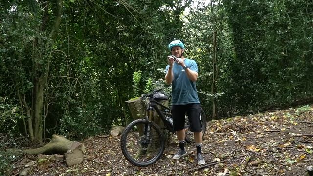 How To Pump Up Your Mountain Bike Tyres | Inflate Your MTB Tyres Trailside смотреть онлайн