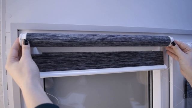 Установка рулонной шторы День-Ночь Мини DELFA