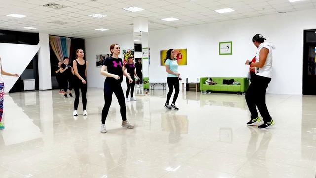 Групповые тренировки. Танцуем вместе. Зумба/видеоуроки/танцы онлайн/Zumba/dance workout home смотреть онлайн