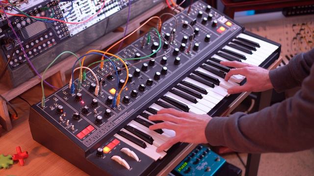 Moog Matriarch // 5 Ambient Patches [no talking] смотреть онлайн