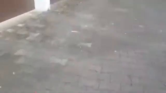 Я Лезу на гараж чтобы посмотреть как там выглядит всё делал сверху смотреть онлайн