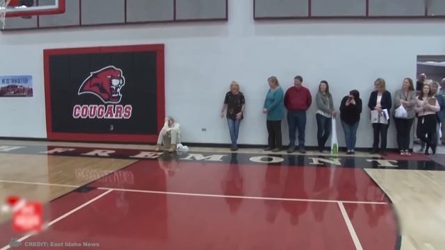 ЭТО Нужно ВИДЕТЬ! Трогательные Акты Доброты Пойманные на Камеру!(0) смотреть онлайн