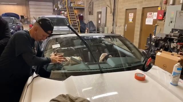 Меняем стёкла на 2 авто. Авто из США. смотреть онлайн