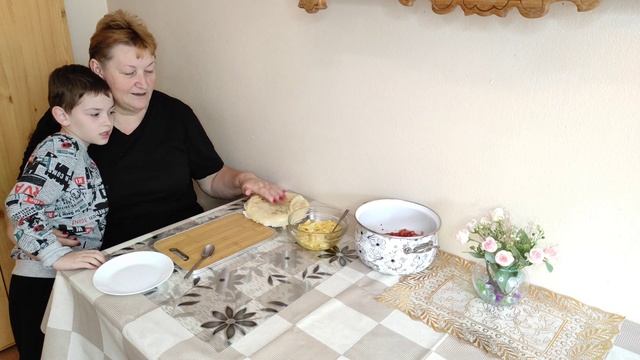 Блины с яблоками. Сочная свинина смотреть онлайн