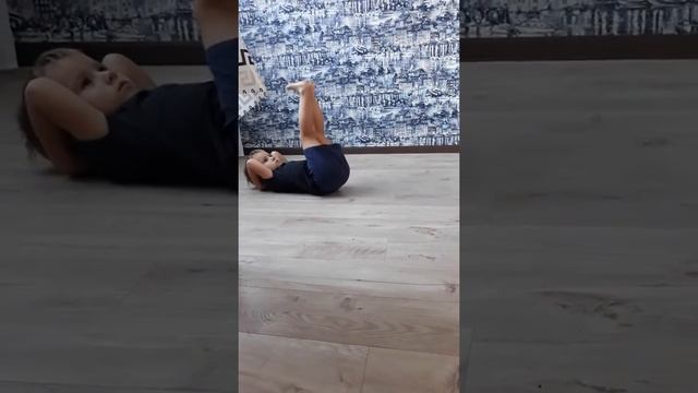 Как я занимаюсь.Удар ногой ,рукой ,как делаю трюки.Карате смотреть онлайн