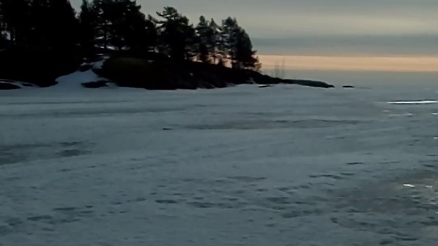 Мотособака Мужик рыбачим на озере онега с нашим мотобуксировщиком смотреть онлайн