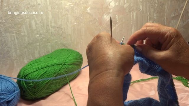 Как связать детскую шапку Ежевика спицами для мальчика смотреть онлайн