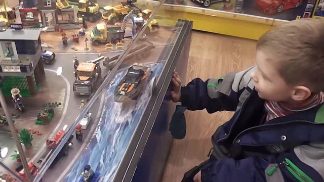 Прогулка ТРЦ Sky Mall новый год 2017 смотреть онлайн