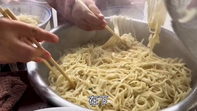 中老夫妻卖家乡苹果爆单!打包工人手紧缺，发动亲戚朋友来帮忙团结致富！【老挝媳妇中国老公】 смотреть онлайн